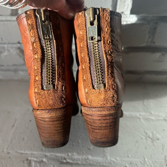 Frye Leslie artisan bootie. Size 7 - Picture 7 of 10